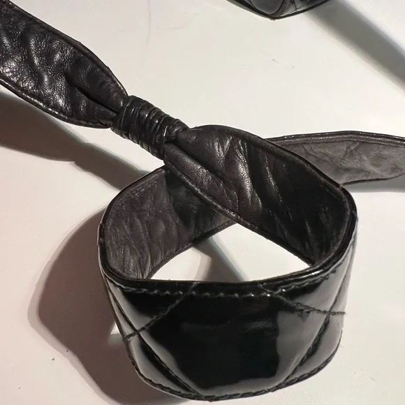 Chanel Patent Leather Crossbody messenger camera bag second hand - Picture 16 of 17